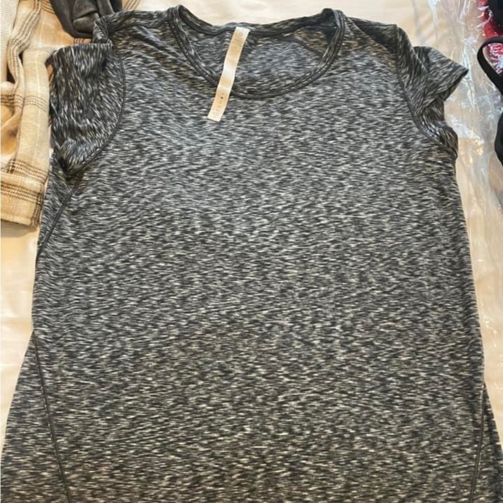 lululemon size 8 workout top